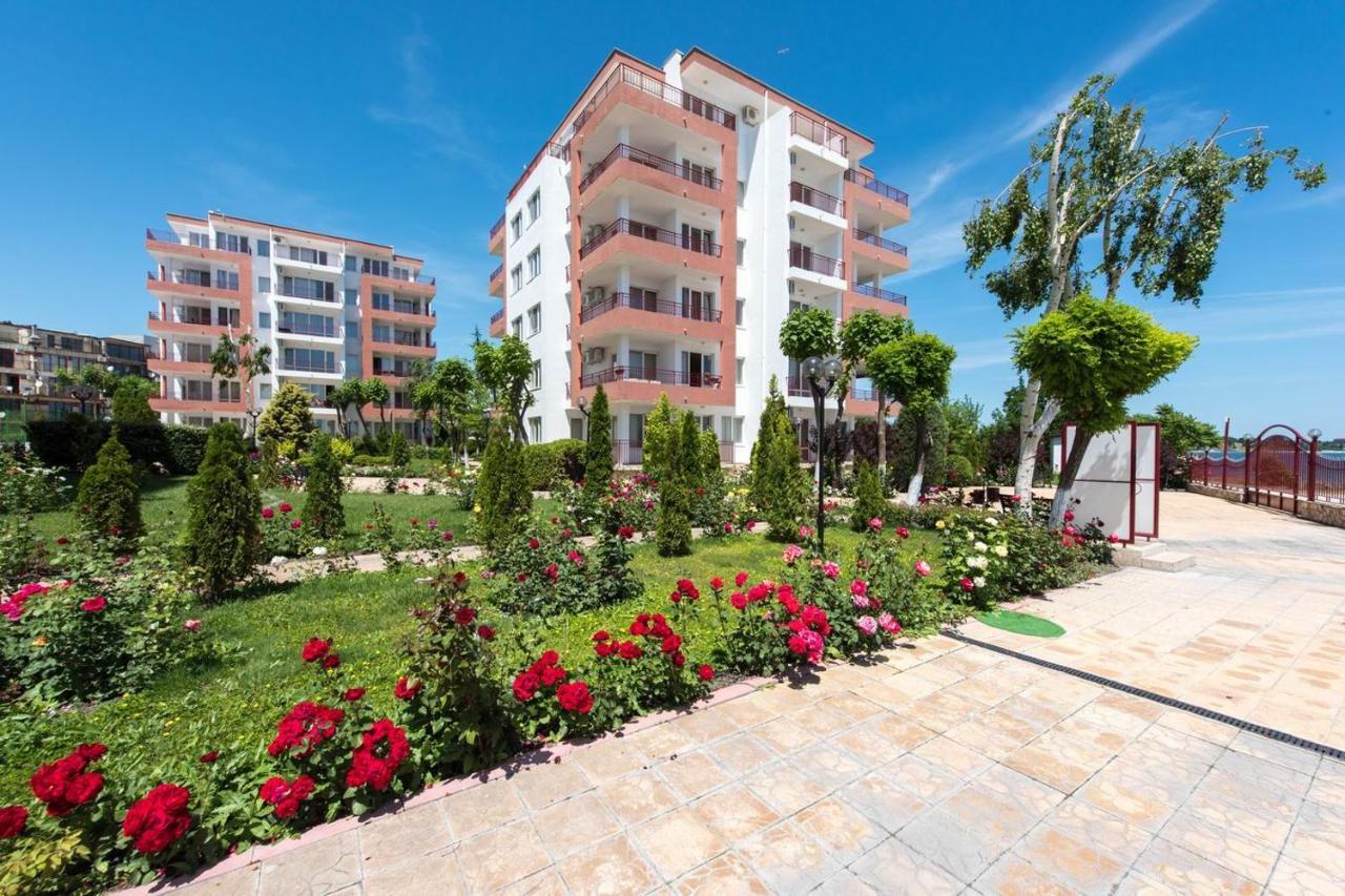Gt Riviera Fort Beach Apartments Ravda Esterno foto