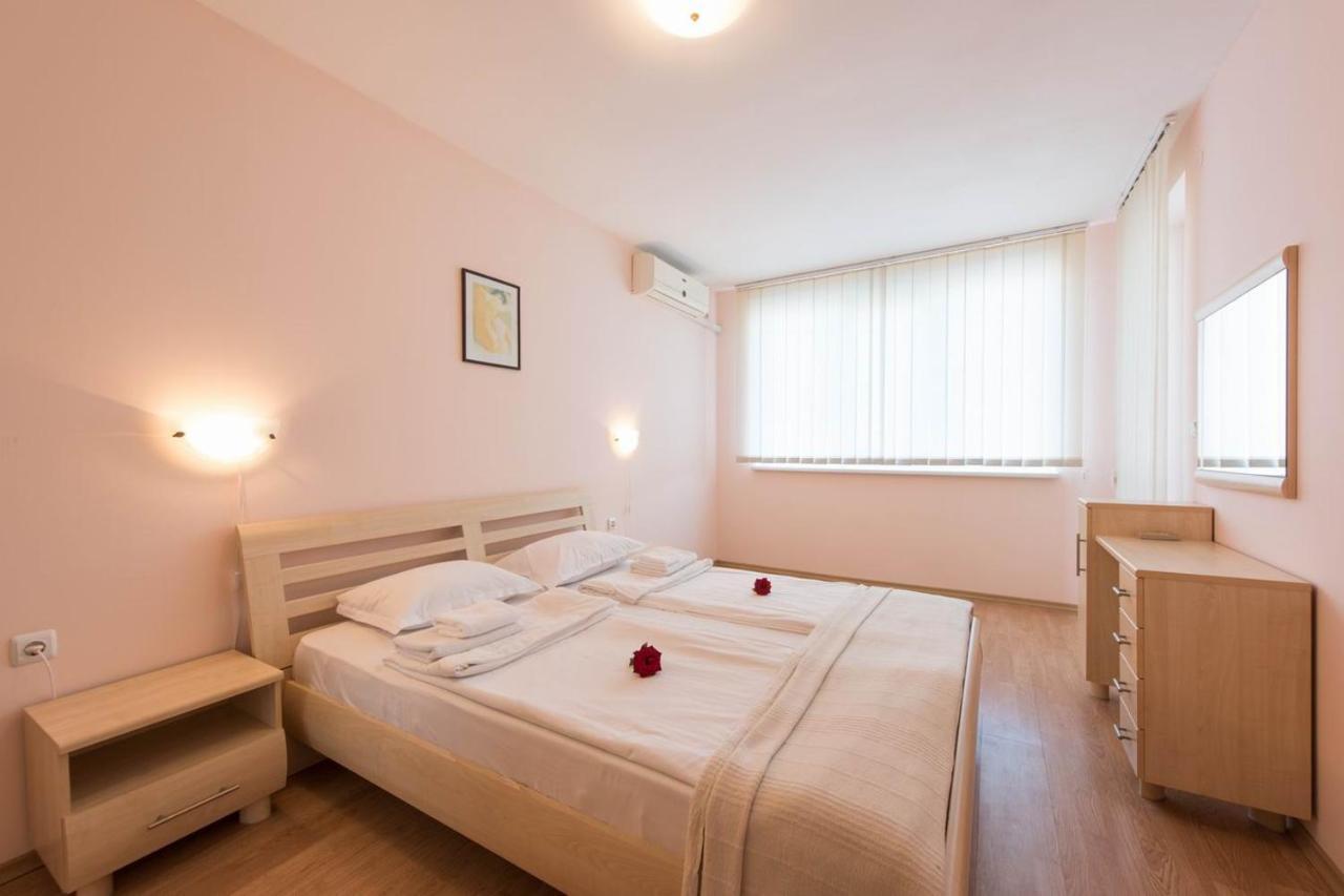 Gt Riviera Fort Beach Apartments Ravda Esterno foto
