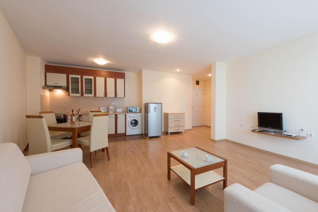 Gt Riviera Fort Beach Apartments Ravda Esterno foto