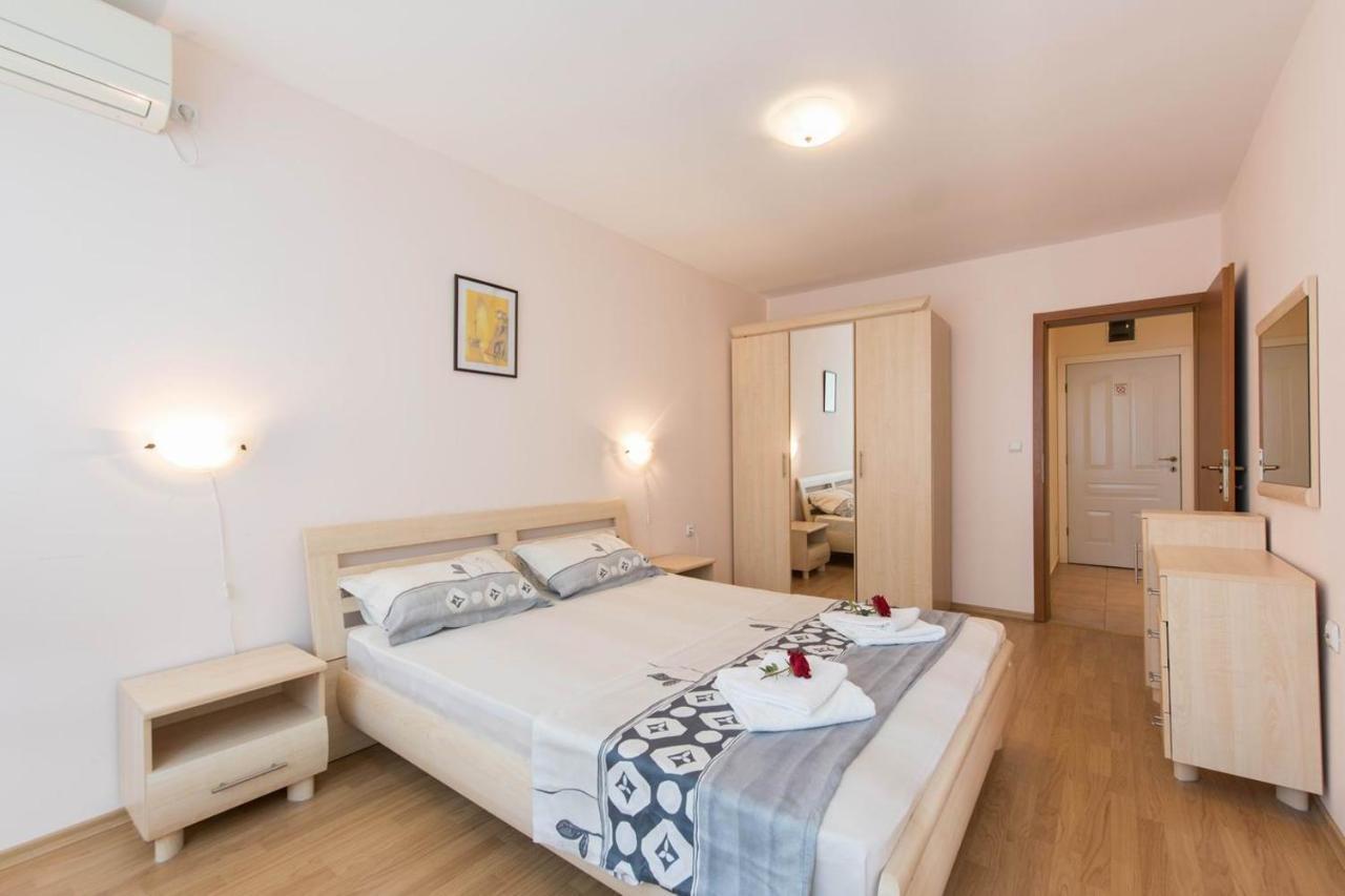 Gt Riviera Fort Beach Apartments Ravda Esterno foto