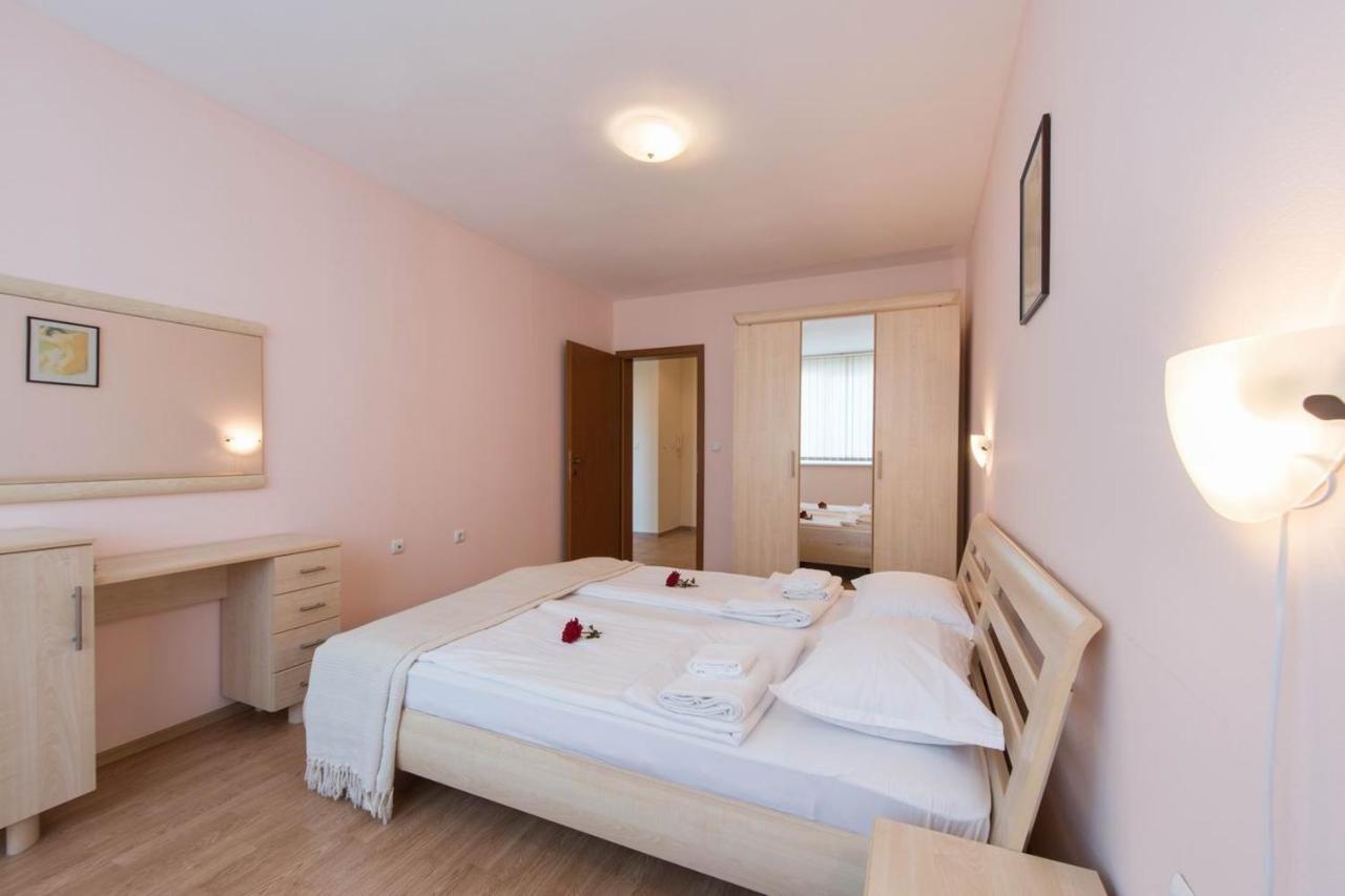 Gt Riviera Fort Beach Apartments Ravda Esterno foto